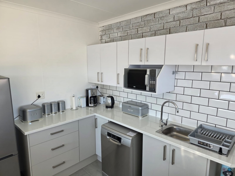 To Let 2 Bedroom Property for Rent in Bayview Western Cape
